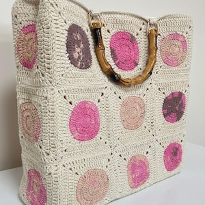Handmade Crochet Tote Bag with Bamboo Handle – Boho Vintage Style