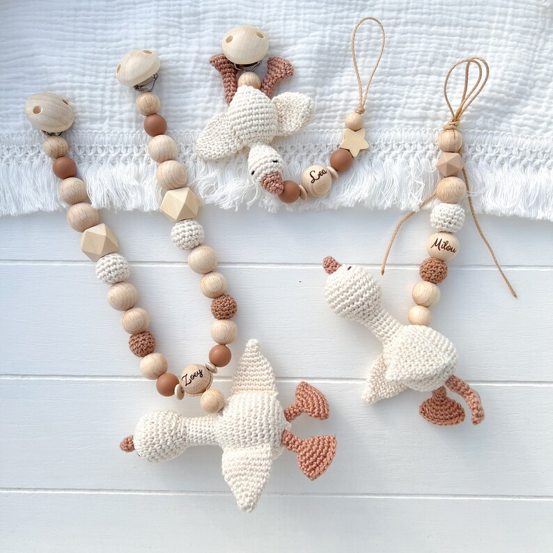 Ente Gans Set oder Einzeln Kinderwagenkette Schnullerkette Babyschalen Anhänger mit Namen Mädchen Junge Geschenk Amigurumi Bild 8