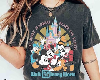 Gelukkigste plek op aarde comfort kleuren shirt, shirt Disney kasteel, vintage Disney shirt, shirt Mickey en vrienden, shirt Disneyland familie