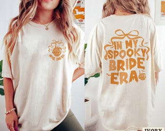 Camiseta personalizada "In My Spooky Bride Era" con colores cómodos, camiseta de novia de Halloween, camiseta de despedida de soltera, regalo de despedida de soltera, camiseta para el equipo de la novia