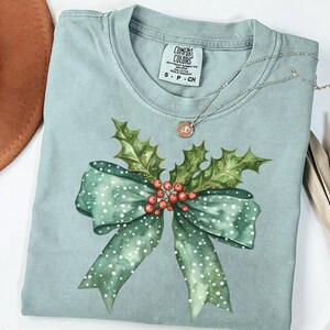 Comfort Colors® Coquette Bow Christmas Shirt for Women Vintage Christmas Shirt Womens Shirt Winter Shirt Holiday Shirt Christmas Sweatshirt