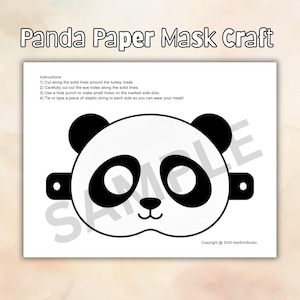 Könnte beinhalten: Eine Vorlage für eine Panda-Papiermaske. Die Maske hat eine weiße Basis mit schwarzen Panda-Merkmalen. Anweisungen zum Ausschneiden und Hinzufügen von Gummibändern sind enthalten. Der Titel "Panda Paper Mask Craft" ist oben auf der Seite zu sehen.