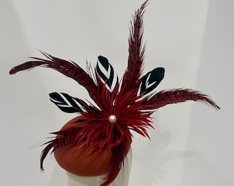Vintage 1930s Black Velvet Hat With Ostrich Feathers  display picture 3