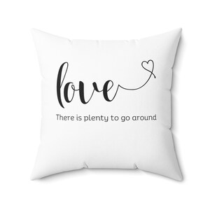 Veel liefde om rond te gaan Sierkussen, kussen schattig huisdecor, kussen geciteerde liefde, decoratief woonkamerkussen, kussen hart grafisch