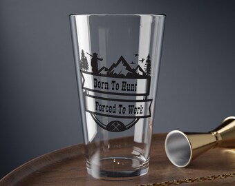 Vaso de pinta Born To Hunt, divertida copa de cerveza para amantes de la naturaleza.