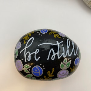 Be Still Painted Rock, Bible Verse Rock, Bible Quotes, Religious Rocks, Bible Sayings, Psalm 46:10, Communion Gifts, Baptism Gift