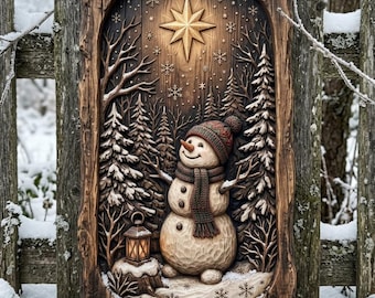 Könnte beinhalten: Eine rechteckige Wandtafel aus Holz mit einem Reliefschnitzwerk eines Schneemanns, der eine Strickmütze und einen Schal trägt. Die Szene zeigt eine leuchtende Laterne, Tannenbäume und einen großen Stern. Das Holz hat ein braunes Finish.