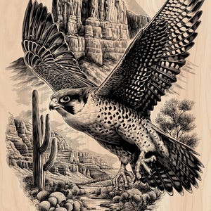 Puede incluir: Ilustración en blanco y negro de un halcón en vuelo sobre un paisaje desértico. La obra presenta una representación detallada de las plumas del ave y el terreno rocoso, incluyendo un cactus y montañas distantes. La imagen está sobre un fondo claro de vetas de madera.