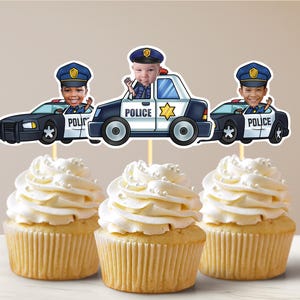 Topper per cupcake con volto personalizzato per auto da agente di polizia, topper per torta della polizia, festa della polizia, festa di compleanno dell'agente di polizia, laurea della polizia