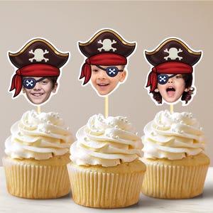Décoration de fête sur le thème des pirates avec visage personnalisé pour cupcakes