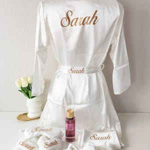 Coffret BRIDE personnalisée, PEIGNOIR NUISETTE en satin brume vs, cadeau futurs mariés, cadeau, boite personnalisée, coffret cadeau mariée