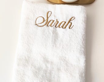 Serviette de Bain ou de Mains Brodée Personnalisée, Serviette en Coton avec Nom Brodé Disponible en 3 Tailles Cadeau adulte femme ou homme