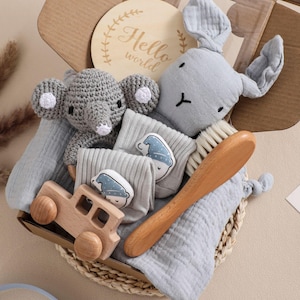 Custom  Newborn Shower Gift Box Custom Baby Gift Basket Pregnancy Gift Set Rattle Nursery Gift Box for New Parents Keepsake Mom Nephew Niece