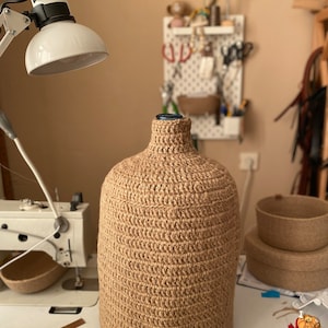 Handmade Jute Bottle Cover for 5 Gallon Jug – Eco-Friendly Rustic Sleeve, Natural Dispenser Decor, Zero Waste Gift for Home or Office