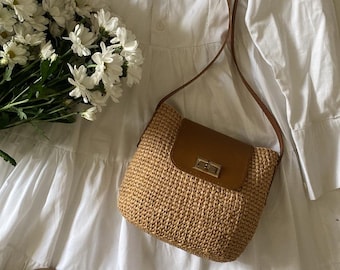Raffia Crossbody Bag: Lightweight Boho Summer Purse with Leather Strap
