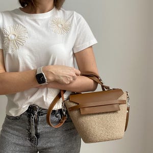 Sac à bandoulière en jute - Sac à main bohème minimaliste avec accents en cuir, sac à bandoulière tissé, sac à main élégant de tous les jours, cadeau pour elle, sac panier
