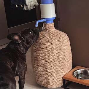 Jute Water Bottle Cover for 5 Gallon Jug – Handmade Eco-Friendly Dispenser Sleeve, Rustic Kitchen Decor, Sustainable Gift Idea