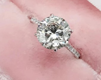 Anello di fidanzamento con moissanite rotonda da 3,5 ct, fascia pavé con alone nascosto, anello nuziale solitario