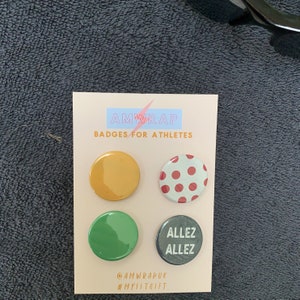Juego de regalo de ciclismo de 4 insignias de pin - Tour de Francia amarillo verde rey de la montaña lunares Jersey - kit de bicicleta bolsa ciclista secreto Santa