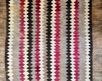 Tapete antigo Navajo de estilo transicional com detalhes deslumbrantes, c. 1910–1918
