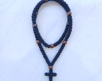 Rosario tradicional hecho a mano con 100 nudos, elaborado con 100% lana pura y cuentas de madera. Ortodoxo, católico, Komposkini, Chotki.