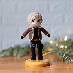 Leon Kennedy Crochet Pattern PDF – Resident Eviil Amigurumi Doll – Digital Download – Gamer Gift – DIY Crochet Tutorial