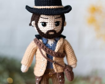 Padrão de crochê do Arthur, o Cowboy – Tutorial em PDF para Boneco Amigurumi Fora da Lei – Boneco de 22 cm – Download Imediato