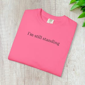 Camiseta unisex con colores cómodos, bordada, con afirmación positiva, camiseta motivacional, camiseta de género neutro, ropa inspiradora, camiseta con cita sencilla.