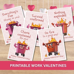 Puede incluir: Un conjunto de tarjetas imprimibles de San Valentín para el trabajo. Cada tarjeta presenta un contenedor de basura de dibujos animados en llamas con un mensaje humorístico diferente, como "Todo está bien" y "Nada explotó". Decoraciones de corazones rosas y blancos en el fondo.