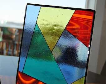 Modern paneel van gesmolten glas met standaard