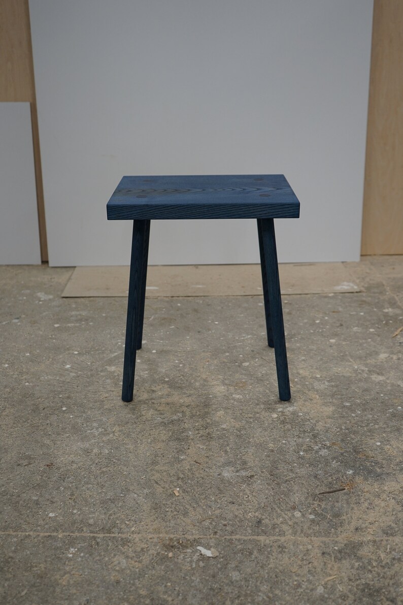 Hocker aus Eschen Holz in Blau Bild 8