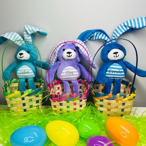 Gepersonaliseerde paashaas: knuffelkonijn, paasmandcadeau