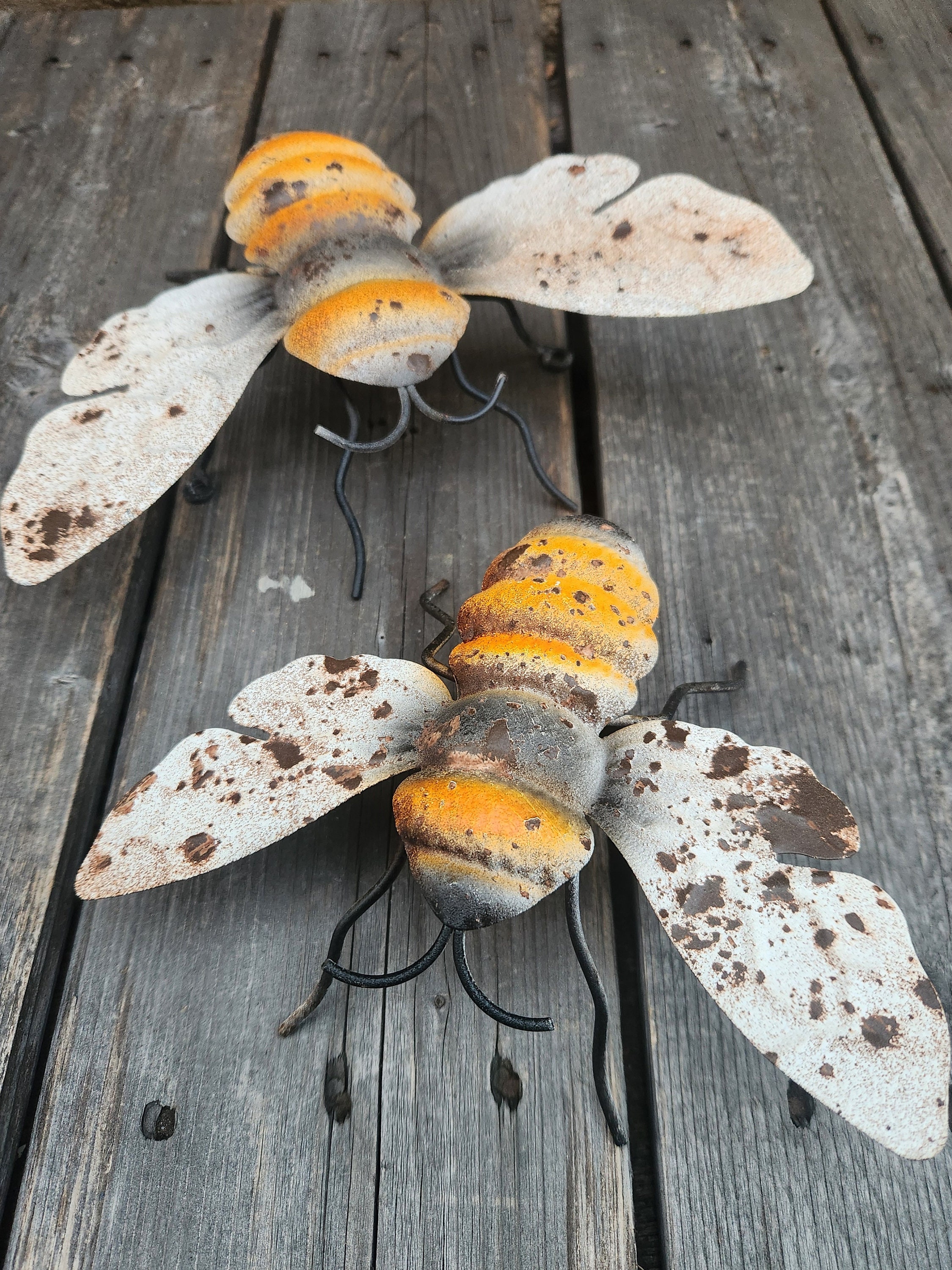 Rustic Metal Bee Wall Hanging Garden Decor Set of 2