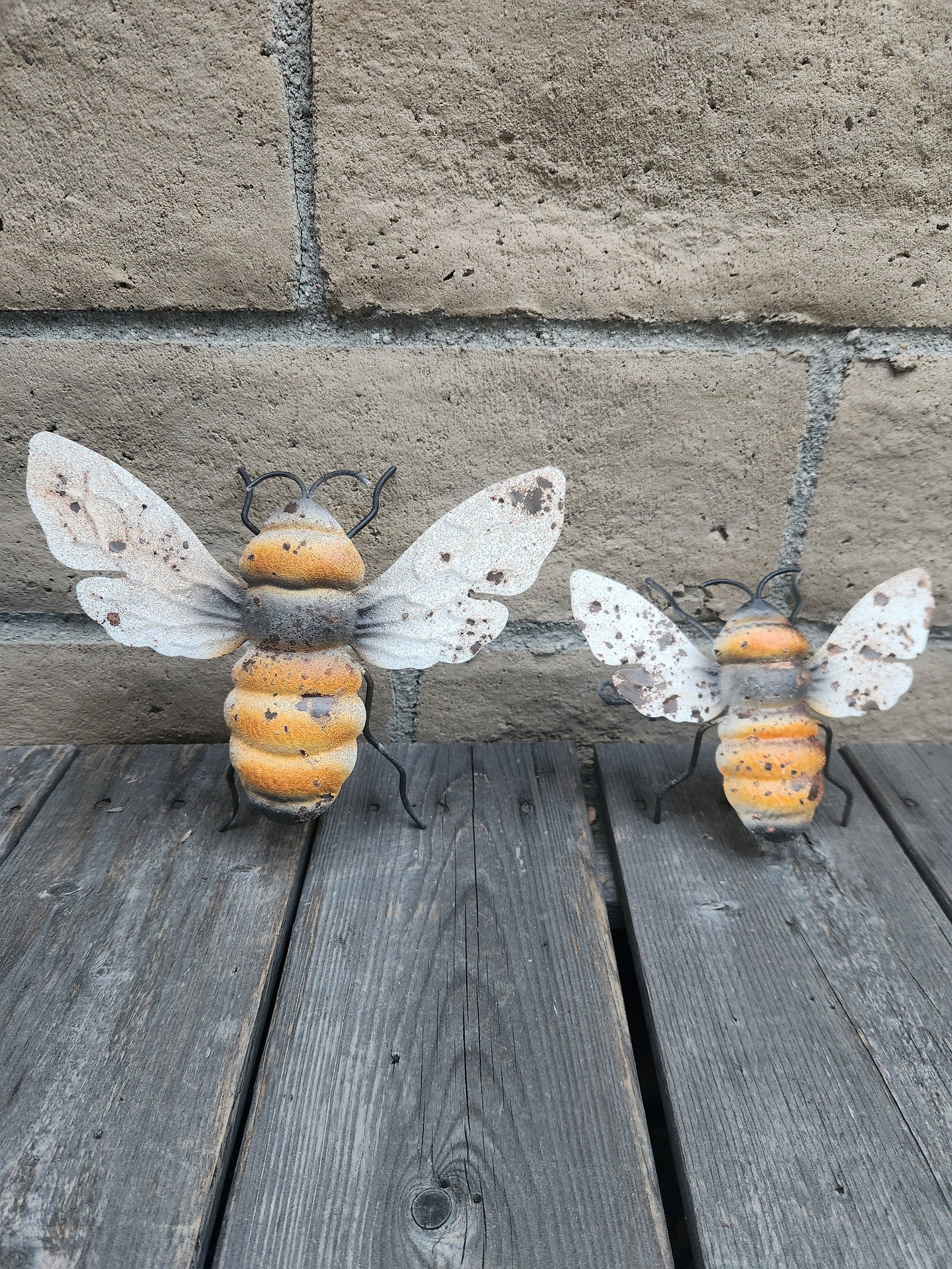 Rustic Metal Bee Wall Hanging Garden Decor Set of 2