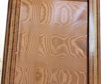 Marco de cuero dorado repujado a mano, estilo vintage italiano, Gambinossi N.Y., 8x10 pulgadas, con caballete, años 20.