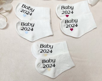 Baby Socken 2024, Schwangerschaft verkünden, personalisierte Socken, Geschenk, Baby