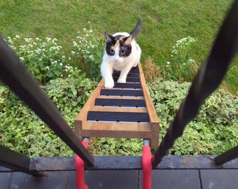 Premium solid wood cat stairs – weatherproof, modular & non-slip