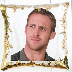 Almohada de lentejuelas Ryan Gosling / Decoración del hogar / Funda de almohada y relleno / Almohada mágica decorativa / Regalo divertido / Lars y los fanáticos de la película Real Girl