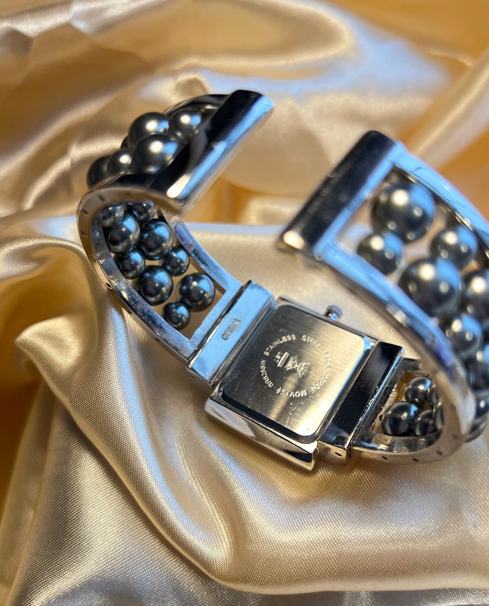 AVON VINTAGE 90\'S PEARL CUFF BRACELET WRISTWATCH QUARTZ. Dainty Pearl Vintage Avon Diamond Bracelet Watch - Etsy main image 4