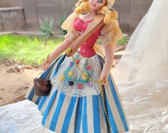 ヴィンテージ フォークアート 布人形 農場の少女 ミルクメイド バケツを運ぶ 素朴な農家風装飾 ソフトスカルプチャー ディスプレイ
