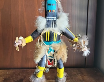 Muñeca Kachina Navajo de pelo largo vintage firmada Angakchina, piel tallada en madera de 28 cm (11 pulgadas), escultura nativa americana.