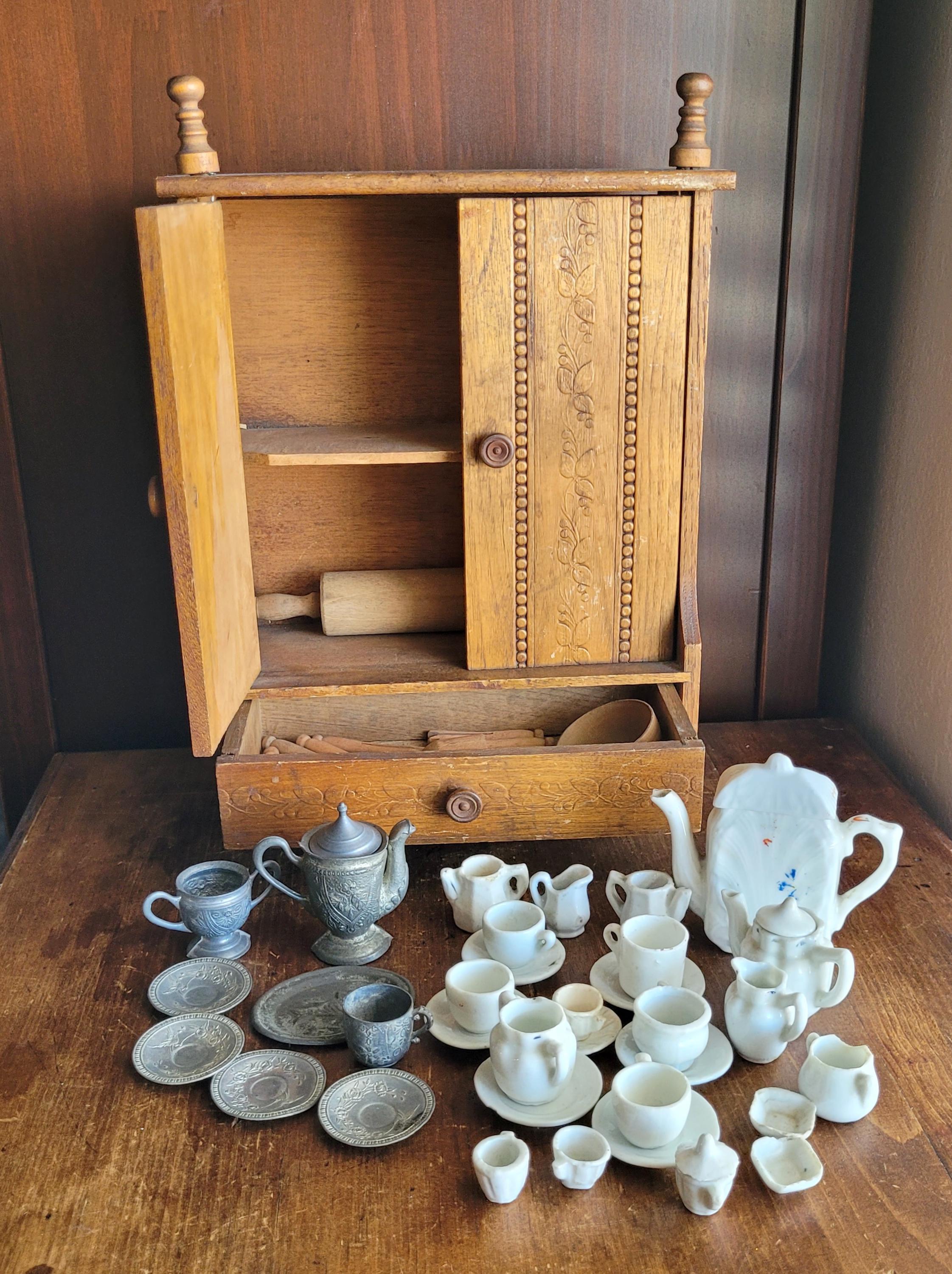 Metal Vintage Doll House