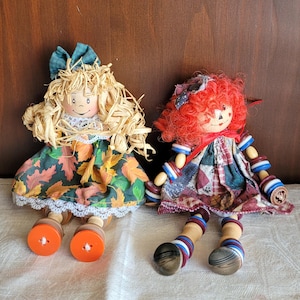 Vintage Wooden Spool Dolls: Handmade Folk Art Shelf Sitters