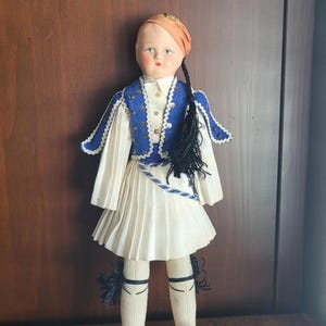 Antieke 16-inch Griekse Evzone-pop – vintage Oost-Europese Griekse soldaat bewaker, traditionele Fustanella-outfit, klederdracht, verzamelobject