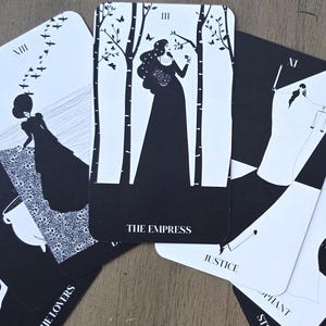 The Black Violet Tarot ~ 80 zwart-witte tarotkaarten, esthetisch tarotdek, zwart-wit tarot, gotische tarot, Wicca cadeau, occulte tarot