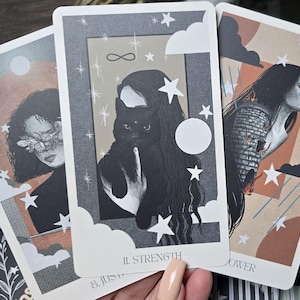 Nova Hexe Tarot, Anfängerfreundliches Deck mit Ratgeber, 78 Feminine Tarotkarten, Spirituelle Tarotkarten, Gothic Tarot Deck, Schattenarbeit Geschenk