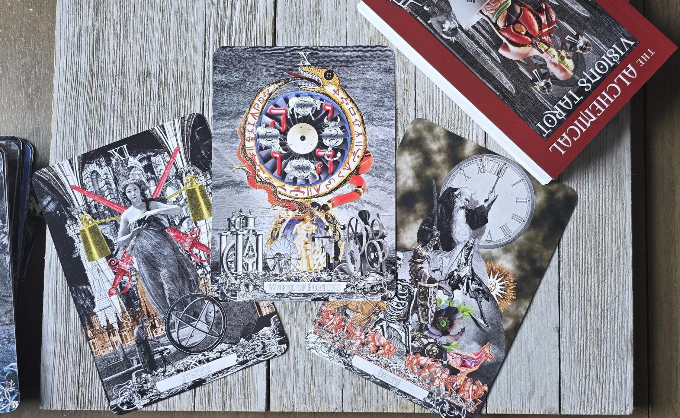 【正規品オラクルカード】フランス発の華麗な神々と植物のコラージュデッキ／金縁 正規品オラクルカード】フランス発の華麗な神々と植物の