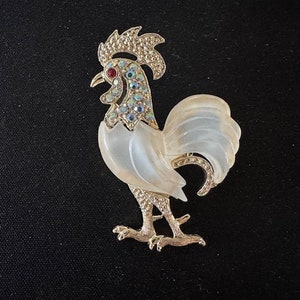 Unsigned Hattie Carnegie Lucite Jelly Belly Rooster Brooch