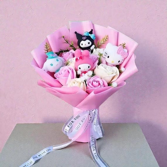 Pelúcia Hello Kitty com Rosas