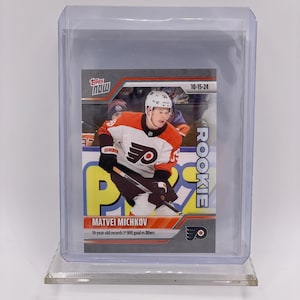 Matvei Michkov - Rookie RC 2024-25 Topps Now NHL Stickers card #9 Rookie Limited Ed de 3006 Oficial, 19 anos Registros 1º gol contra Oilers
